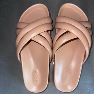Covet Women's Cream Slide Sandals